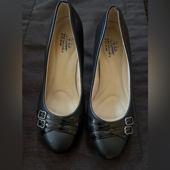 Life Stride Shoes - Life Stride Women's Black Buckle Flats